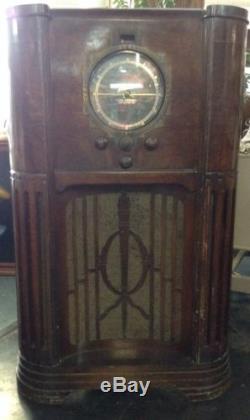 Antique Or Vintage Wooden Cabinet Zenith Radio