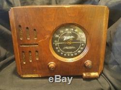 Antique Radio Zenith Model 5-R-216 with Wood Case 1937. Needs TLC