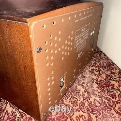 Antique ZENITH Model 730 Wood Cabinet Tube Radio. Phono Input. Works Great USA