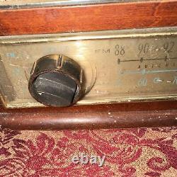 Antique ZENITH Model 730 Wood Cabinet Tube Radio. Phono Input. Works Great USA