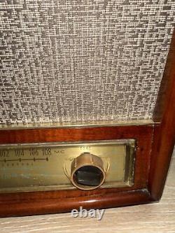 Antique ZENITH Model G730 Wood Cabinet Tube Radio. Phono Input. Works Great USA