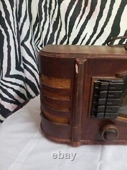 Antique Zenith Desk Top Radio For Parts Or Repair (7S633)