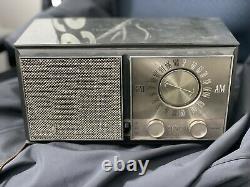 Antique Zenith Model M723 AM/FM Radio From Approx 1959 Works