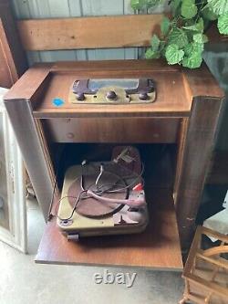 Antique Zenith Radio & Turntable