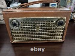 Antique Zenith Royal 750 Radio In Awesome Condition. Leather With Buttons