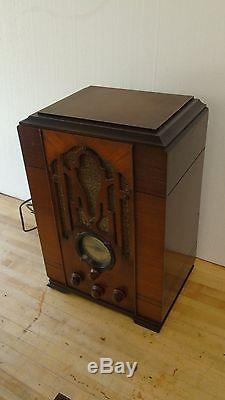Antique Zenith Tombstone Radio Model 807