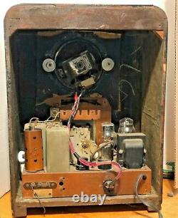 Antique Zenith, Tombstone Tube radio, Standard & Foreign Broadcast. Model R630072