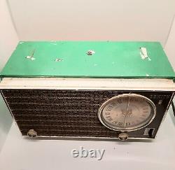 Antique Zenith Tube Radio AM. F. M. 1950's Model X318A Green White Vintage Retro