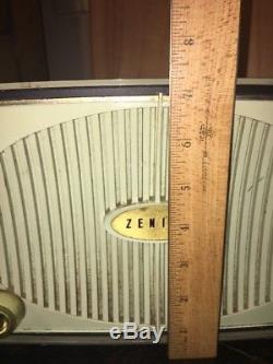 Antique Zenith tube radio working Model B615-F