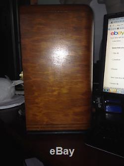 Antique Zenith vintage tube radio in tombstone wood cabinet Model 6-J-230