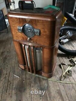 Antique zenith tube radio