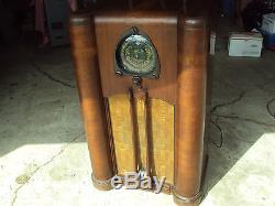 BLACK DIAL ZENITH 95262 OLD WOOD ANTIQUE CONSOLE TUBE RADIO Long Distance WORKS