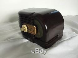 Bakelite Zenith Circa 1950 Vintage Antique Tube Radio Baby Nipper