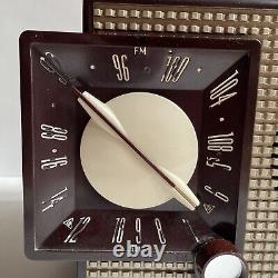 Beautiful Vintage 1950's Zenith X733 Tube Radio AM/FM Telechron Clock Works