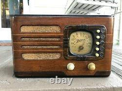 Beautiful Vintage Zenith Model 316 Radio Nice