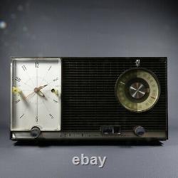 Beautiful Zenith Model J727 Empress AM/FM Clock Radio 1960's RARE Works Great