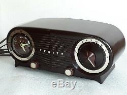 Beautiful vintage 1950s Zenith mid century clock radio model S-19501