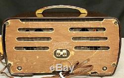 Beautiful, working 1940 Zenith 6D-510 vintage vacuum tube bakelite radio