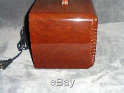 Beautifully restored Zenith model 6D510 vintage 1940 tube radio