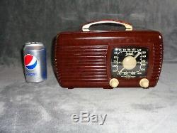 Beautifully restored Zenith model 6D510 vintage 1940 tube radio