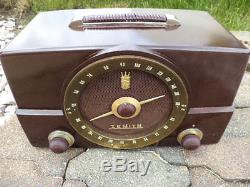 Classic Vintage Zenith Bakelite AM/FM Tube Radio Model H725-RESTORED
