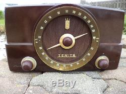Classic Vintage Zenith Bakelite AM/FM Tube Radio Model H725-RESTORED