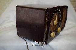 F3 Zenith T723 BAKELITE TABLE TUBE RADIO 1950- TESTED WORKS FINE CLEAR SOUND