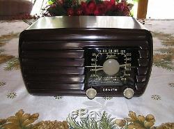 Gorgeous Restored 1942 Zenith 5D611 Black-Dial Bakelite Waterfall Tube Radio