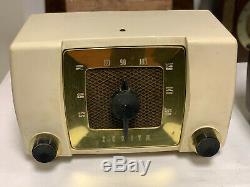 Lot of 4 Vintage Bakelite Tube Radios Zenith, RCA 8R75