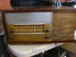 Magnavox AM FM Tube Table Top Radio 6G001Y 1960
