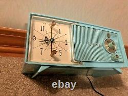 Mid Century Modern Zenith E514B AM Clock Tube Radio Turquoise Baby Blue MCM