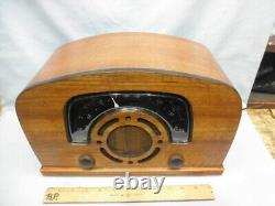 Museum Quality Machine Age 1942 Zenith 6D2620 AM/SW Walnut Boomerang Dial Radio