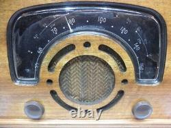 Museum Quality Machine Age 1942 Zenith 6D2620 AM/SW Walnut Boomerang Dial Radio