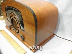 Museum Quality Machine Age 1942 Zenith 6D2620 AM/SW Walnut Boomerang Dial Radio