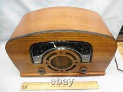 Museum Quality Machine Age 1942 Zenith 6D2620 AM/SW Walnut Boomerang Dial Radio