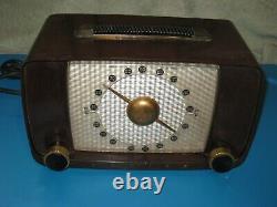 Nice Clean Working 1948 Zenith Model 6D815Y Tabletop AM Tube Radio