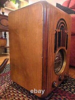 Nice Vintage 1938 Zenith Tombstone Wood Tube Radio Model 5S228 Works