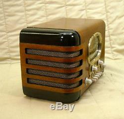 Old Antique Wood Zenith Vintage Tube Radio Restored & Working Race Track Dial