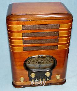 Old antique ZENITH wood tombstone tube radio. I-Pod compatible. RACETRACK DIAL