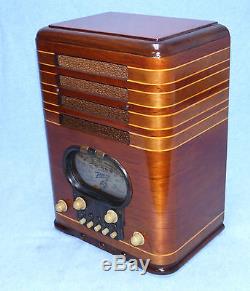 Old antique ZENITH wood tombstone tube radio. I-Pod compatible. RACETRACK DIAL