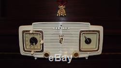 REMARKABLE 1953 ZENITH AM CLOCK TUBE RADIO MODEL L-520W IN SUPERB CONDITION