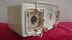 REMARKABLE 1953 ZENITH AM CLOCK TUBE RADIO MODEL L-520W IN SUPERB CONDITION