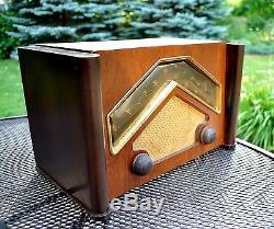 RESTORED Antique Vintage Zenith 6D029 Boomerang Wood Deco Tube Radio Works Great