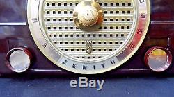 Rare Bakelite Model 526 Zenith AM Radio AS MINT AS IT GETS Intact and WORKS