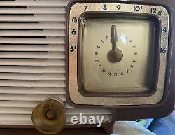 Rare Vintage Zenith A515L 1950's TUBE Clock Radio WORKING