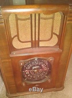 Rare Zenith 8 Tube Table Radio long distance black dial powers on and hums 1937