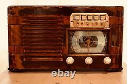 Refurbished 1940/41 Zenith Model 6S527 Table Radio with Push Button Presets