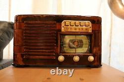 Refurbished 1940/41 Zenith Model 6S527 Table Radio with Push Button Presets