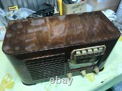 Refurbished 1940/41 Zenith Model 6S527 Table Radio with push button presets