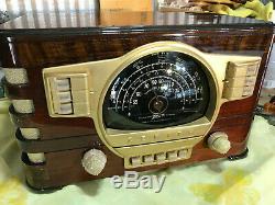 Refurbished 1940/41 Zenith Model 7S529 Table Radio with push button presets